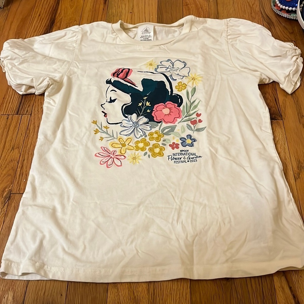 2023 Flower and Garden Festival shirt Walt Disney World Epcot Snow White sz S‎
